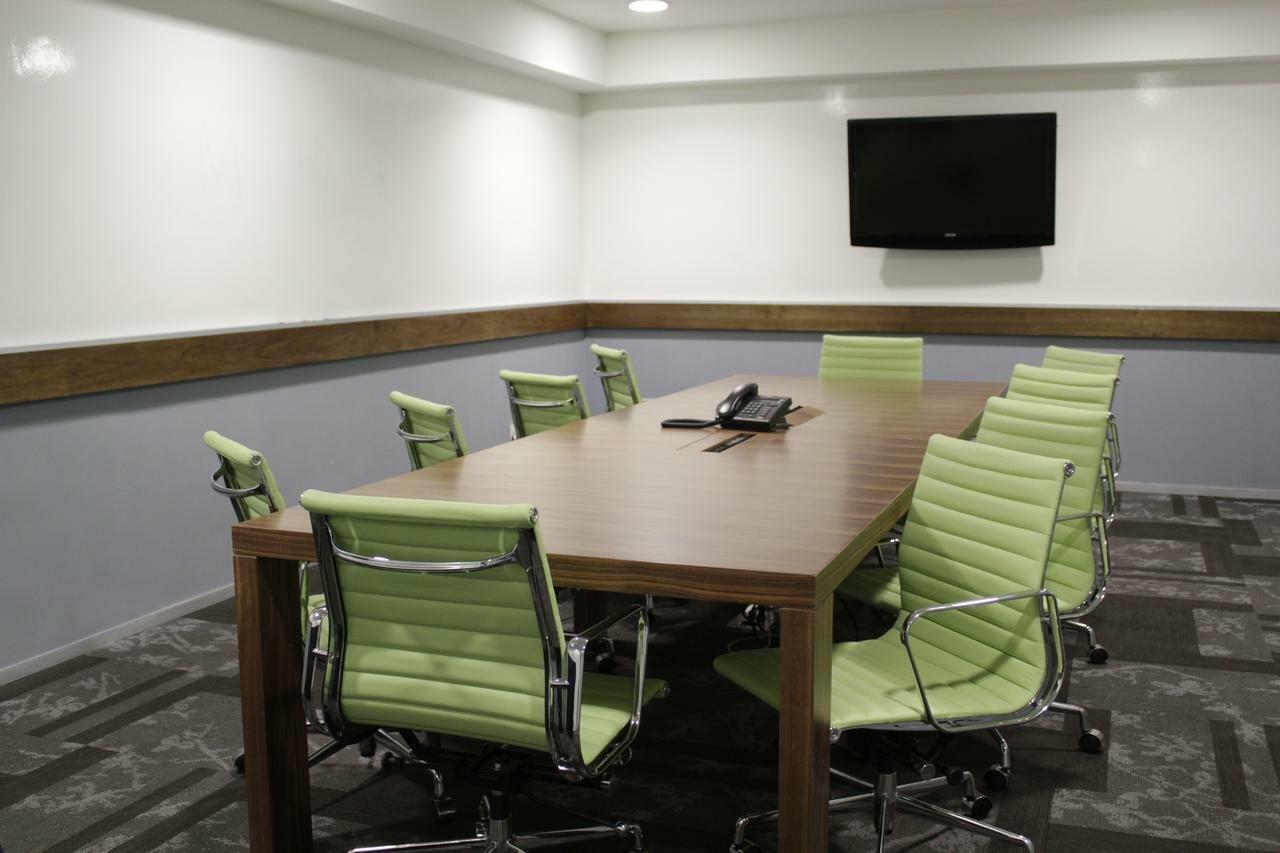 Casa Inn Premium Hotel Queretaro Miranda Exterior foto A meeting room at the University of Westminster