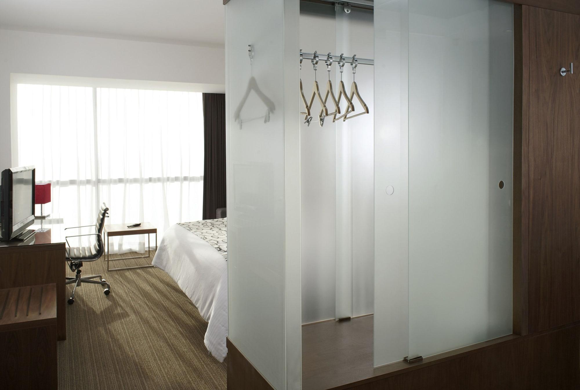 Casa Inn Premium Hotel Queretaro Miranda Exterior foto A sliding door