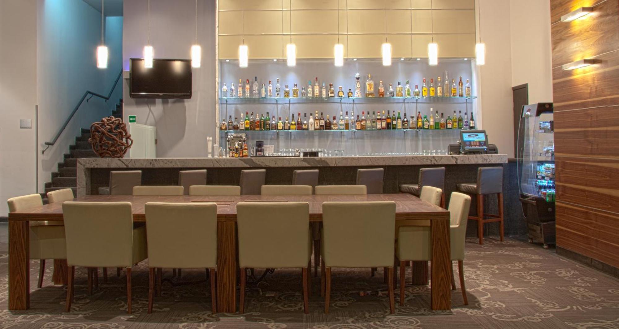 Casa Inn Premium Hotel Queretaro Miranda Exterior foto The bar at the lounge