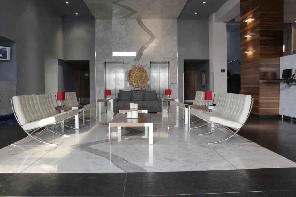 Casa Inn Premium Hotel Queretaro Miranda Exterior foto The lobby of the hotel