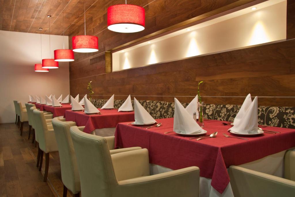 Casa Inn Premium Hotel Queretaro Miranda Exterior foto Restaurant interior