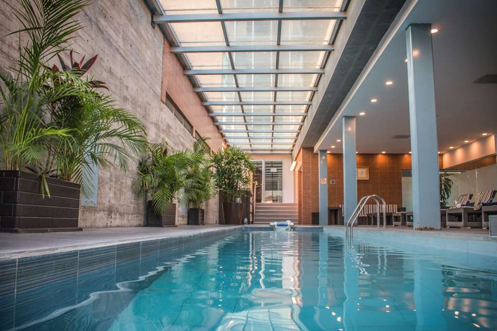 Casa Inn Premium Hotel Queretaro Miranda Instalações foto The swimming pool at the hotel